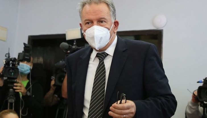 Ситуацията с Covid леглата в болниците е критична, предупреди здравният министър