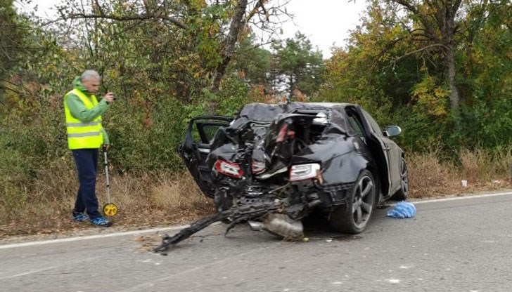 Трима души бяха затиснати, откарани са в болница