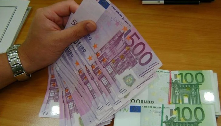 За 7 месеца на годината българите в чужбина са изпратили 98 млн. евро - колкото месечен трансфер през 2019 г. За 7 месеца на годината българите в чужбина са изпратили 98 млн. евро - колкото месечен трансфер през 2019 г.