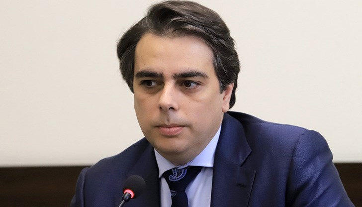 Асен Василев е излязъл от управлението на офшорна фирма година преди да стане министър