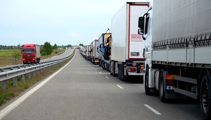 Властите препоръчат да се минава през „Дунав мост“ край Русе, където нямало такова натрупване Властите препоръчат да се минава през „Дунав мост“ край Русе, където нямало такова натрупване