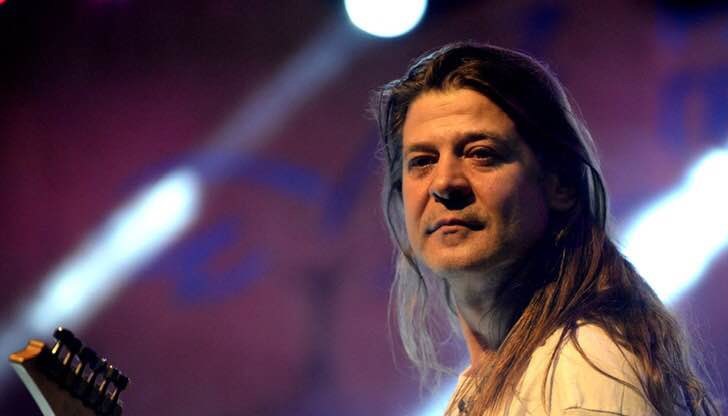 Кога правителствата наистина ще погледнат какво им казват хората? И докога ще ни делят на бели, жълти, черни, ислямисти, християни и кви ли още не ?  Докога ще се търсят различията, а не общите неща м/у хората (защото не виждам разлика м/у ваксиниран и неваксиниран човек - въпрос на избор!