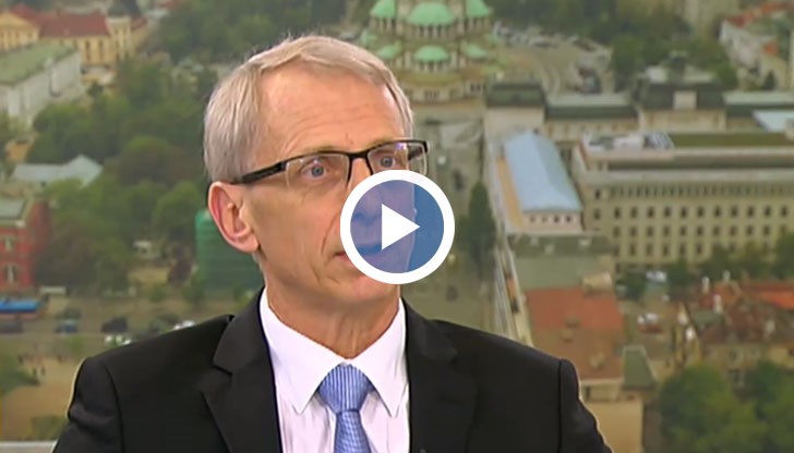 Министърът на образованието е категоричен, че „зеленият сертификат не поробва, а освобождава”