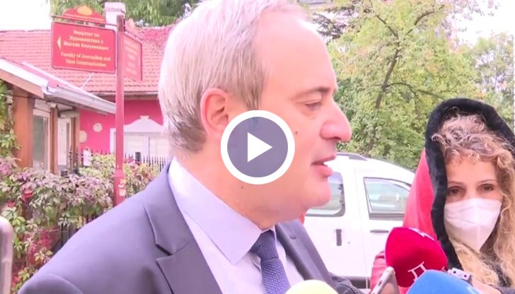 "Разговарям с мои приятели от дясно и дясно-центристкото пространство от месеци. През последната седмица разбрах, че ГЕРБ е готова да подкрепи тази кандидатура, ще разговарям с всички партии, най-вече с дясното и дясно-центристкото пространство", категоричен бе ректорът на Софийския университет