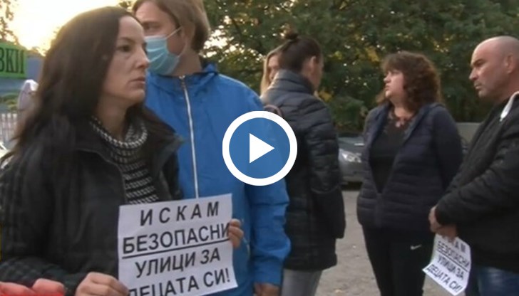 Вчера се стигна и до напрежение пред сградата на прокуратурата в града след като полиция и прокуратура отказаха първоначално да разговарят с протестиращите