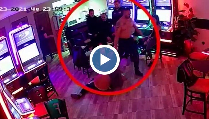 Откачил си гривната и се разхождал свободно в селото. Хората са ужасени