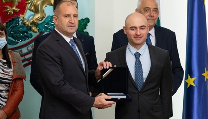 Разработените от учения алгоритми намират приложение при моделиране на невронните мрежи в изкуствения интелект, киберсигурността, високопроизводителните пресмятания в квантовата механика и финансовата математика