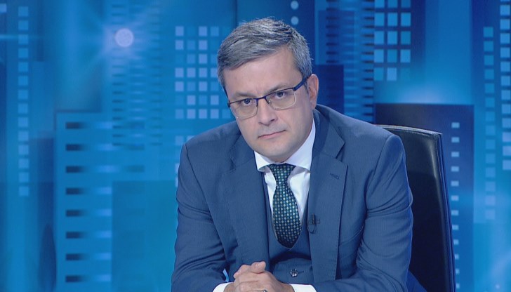 "Държавата започва да прилича на кораба "Вера Су", каза още Биков "Държавата започва да прилича на кораба "Вера Су", каза още Биков