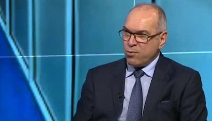 Той подчерта, че в момента ваксинацията не изглежда като доброволен акт у нас Той подчерта, че в момента ваксинацията не изглежда като доброволен акт у нас