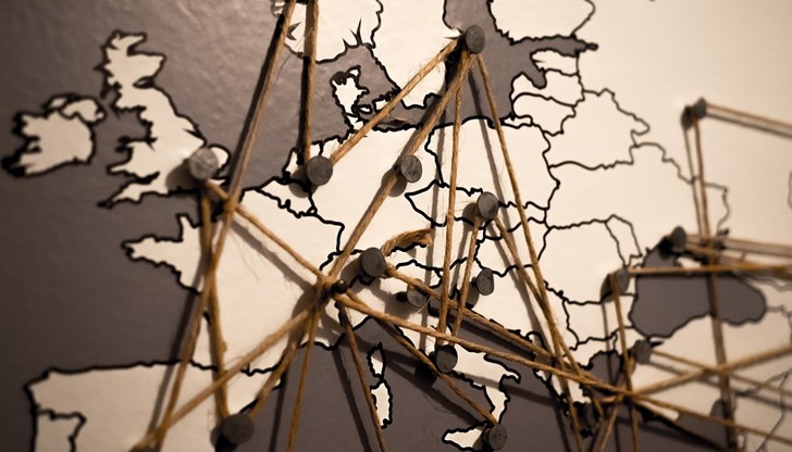 Взема ли Брюксел самостоятелни решения, или просто е една марионетка? Взема ли Брюксел самостоятелни решения, или просто е една марионетка?