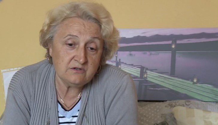 Славка Пашанкова коментира, че след 43 години стаж като медицинска сестра в детска ясла сега взима 300 лева пенсия