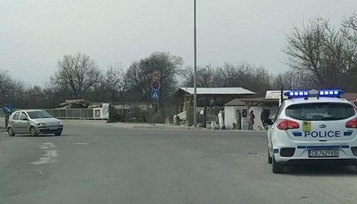 Автомобил „Фолксваген“ се е забил в крайпътно дърво Автомобил „Фолксваген“ се е забил в крайпътно дърво