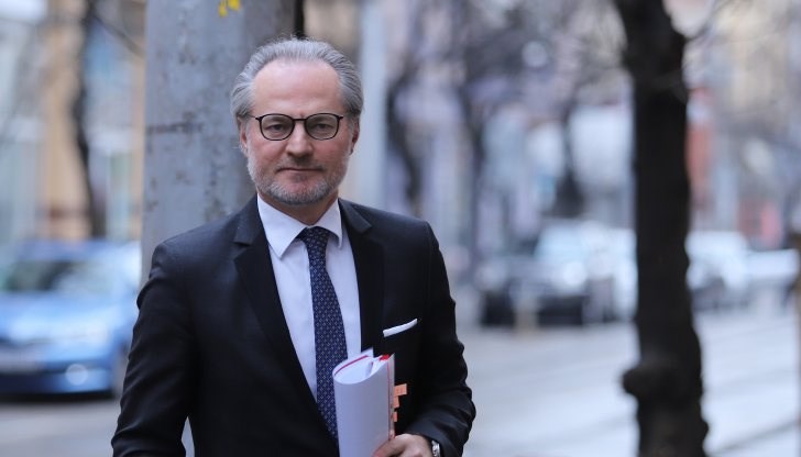 ДБ разпространи декларация до медиите, с която официално обявява подкрепата си за Лозан Панов за президент