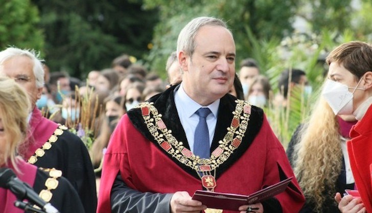 Той каза, че ще разчита на подкрепа от ГЕРБ и от хората в център-дясно