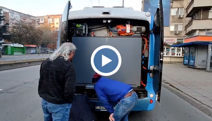 Пътниците слязоха, а след неуспешен ремонт на място, бусът бе изтеглен със специализиран влекач до депото