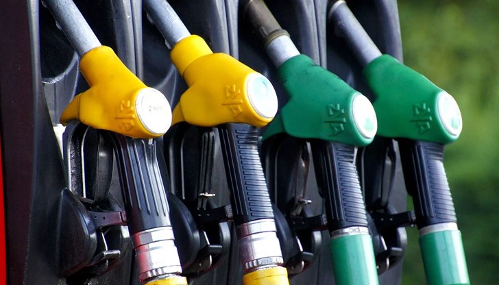 Причината - рекорден ръст на суровия петрол - над 80 долара за барел спрямо 40 долара за същия период на миналата година