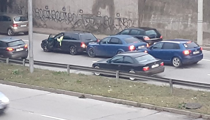 Участъкът е изключително опасен, тъй като платното от три ленти, преминава в две