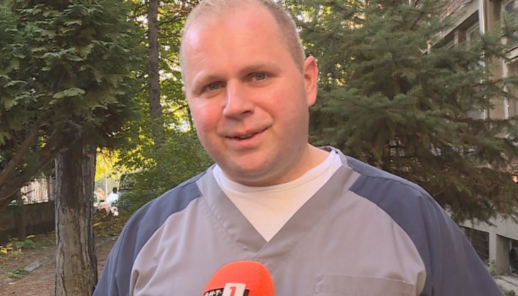 Д-р Николай Евгениев е единственият лекар в КОВИД отделението към онкологичния център в Русе Д-р Николай Евгениев е единственият лекар в КОВИД отделението към онкологичния център в Русе