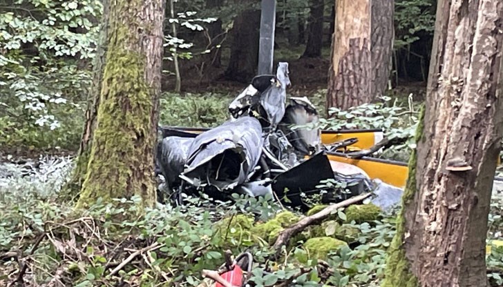 Машината се разби малко след пладне в гора край градчето Бухен