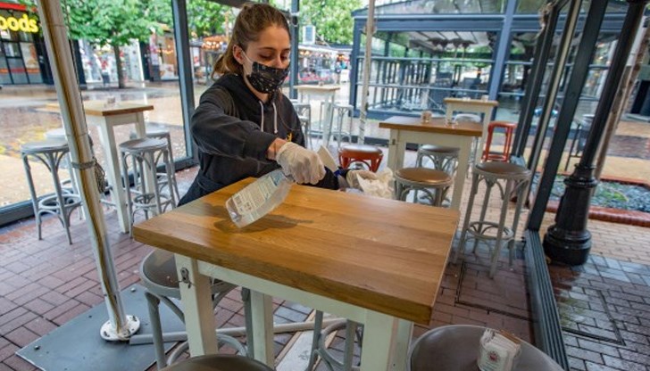 Пет лева от заплатата си трябва да отделя всеки неваксиниран, но работещ в Шуменската болница, ако иска да стигне до работното си място