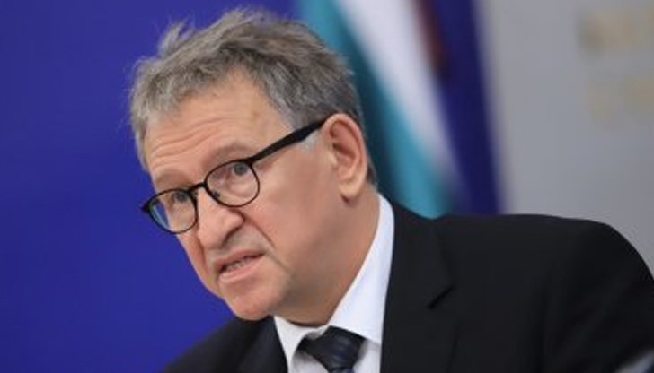 Министър Кацаров съобщи, че има нови предложения, които ще бъдат обсъдени утре