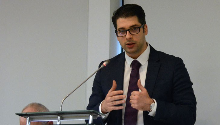 Работим по варианта да получим средства по Плана за възстановяване още в края на тази година, каза вицепремиерът Работим по варианта да получим средства по Плана за възстановяване още в края на тази година, каза вицепремиерът