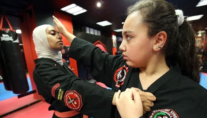 Кувейтските жени получиха право на глас през 2005 година Кувейтските жени получиха право на глас през 2005 година