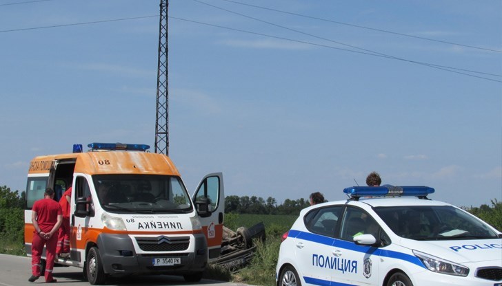 При десен завой възрастният шофьор навлязъл в насрещното и ударил челно колата на младия човек