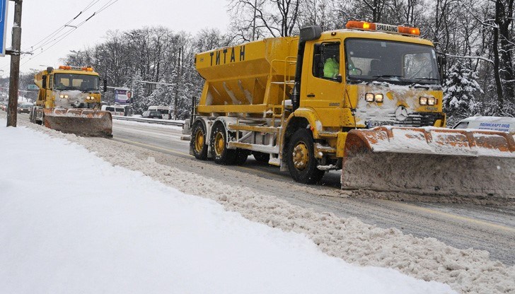 49 автомобила са в готовност да тръгнат срещу снега 49 автомобила са в готовност да тръгнат срещу снега