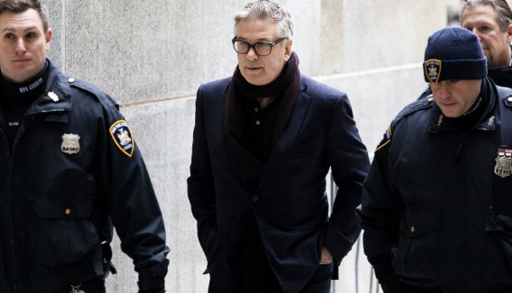 Убитата операторка е родена в Украйна, израснала е в съветска военна база, учила е журналистика в Киев и филмово изкуство в Лос Анджелис. Била е обявена за изгряваща звезда