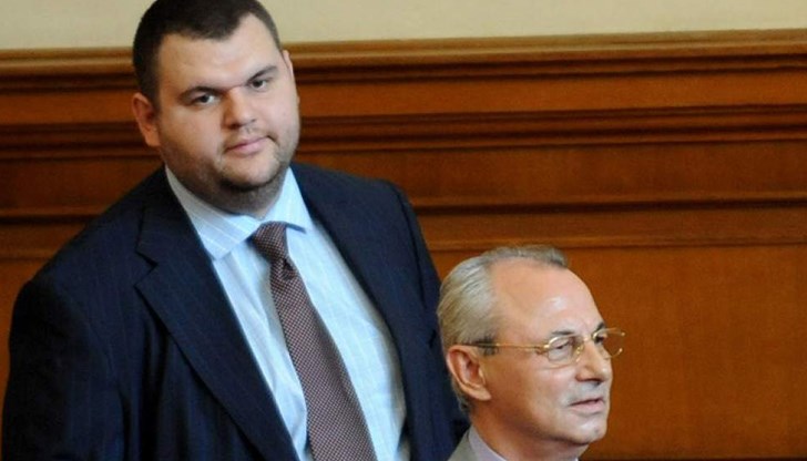 Обяснението, което партията даде през пролетта, беше, че Пеевски сам се е отказал от мястото си в парламента