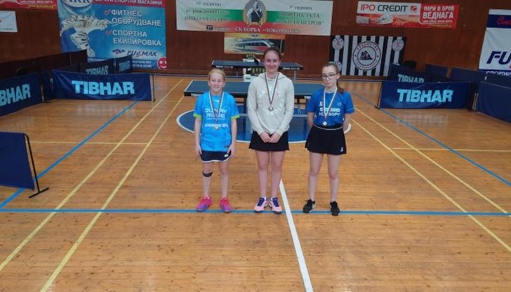 13-годишната Анита Петкова пребори конкуренцията на националния турнир по тенис на маса в Горна Оряховица