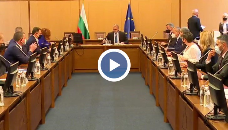 "Мерките, които ЕК предприема за енергийната криза, касаят битовите потребители." Това заяви президентът Румен Радев