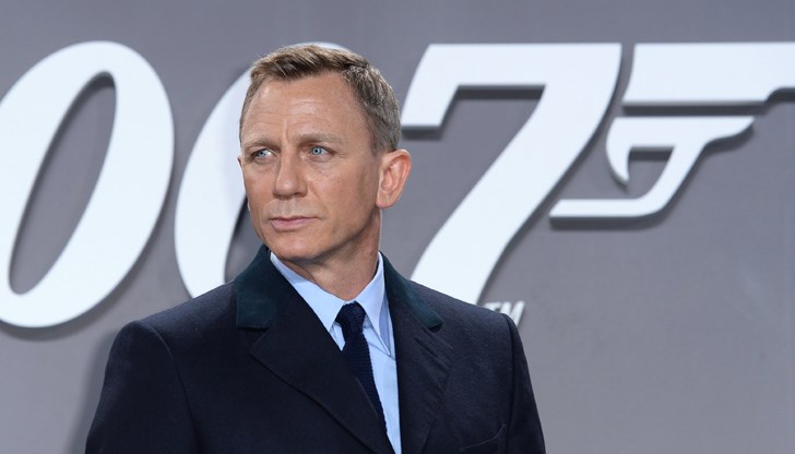 Бонд пада покосен в мъжка битка срещу агента от контрашпионажа на българската Държавна сигурност (ДС) Авакум Захов Бонд пада покосен в мъжка битка срещу агента от контрашпионажа на българската Държавна сигурност (ДС) Авакум Захов