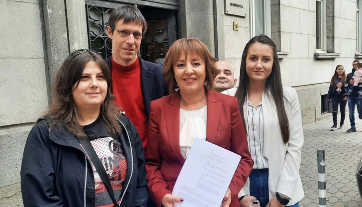 Според нея задължителният зелен сертификат лишава множество хора от правото на труд Според нея задължителният зелен сертификат лишава множество хора от правото на труд