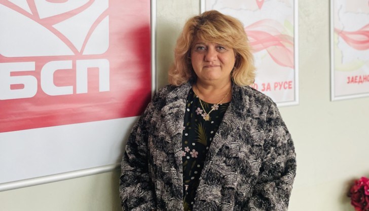 Едно от тях е деканът на Юридическия факултет в Русенския университет доц. д-р Кремена Раянова