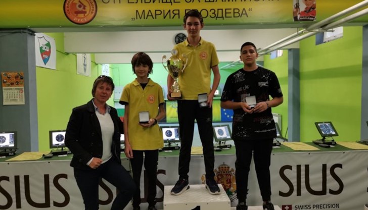 Русе бе представен от отбора на Ученическата спортна школа, както и от домакините – СК „Локомотив“