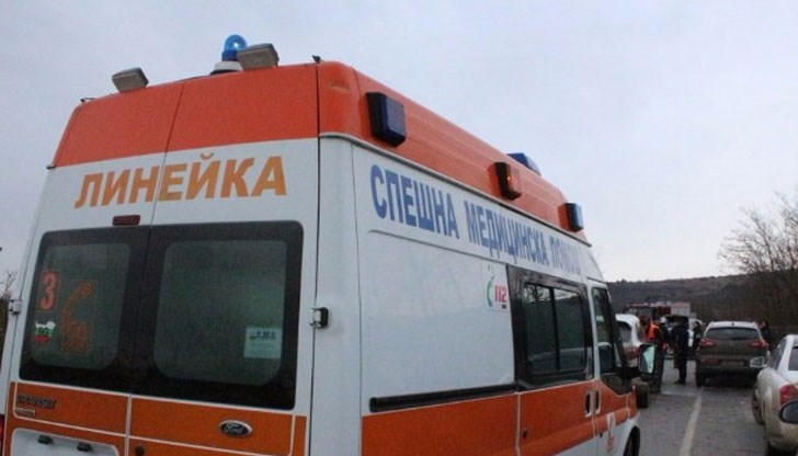 Два буса и две коли са се ударили край село Черноземен