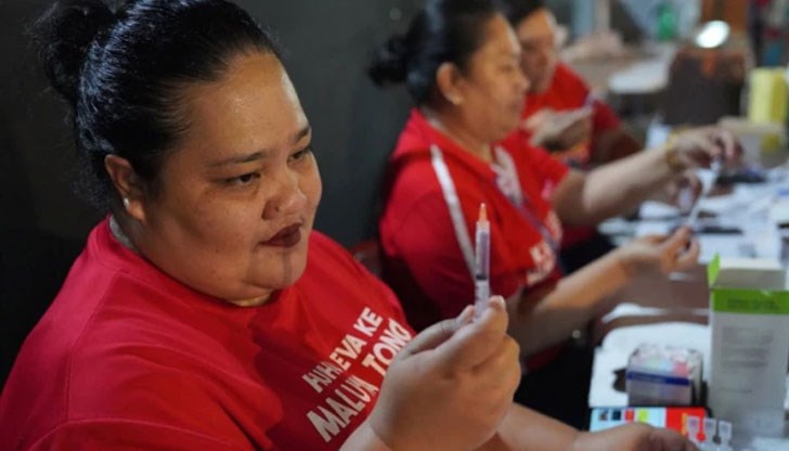 Инфекцията бе открита у напълно ваксиниран, пристигнал с полет за репатрирани от Нова Зеландия Инфекцията бе открита у напълно ваксиниран, пристигнал с полет за репатрирани от Нова Зеландия