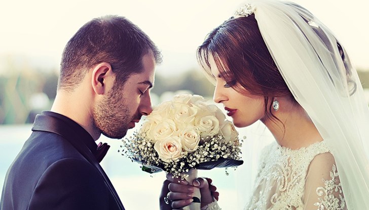 Младоженци в Русе вместо букети, събират дарения за нуждаещи се деца и младежи