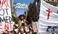 Плакат на протестиращи в Австралия: Животът ми е дар от Господ, не от правителството