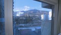 Греда от строеж се заби в прозорец на апартамент в София