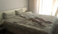 Нови снимки от спалнята на Борисов, отново с пистолет и пачки
