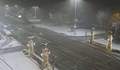 Снеговалежи и заледени пътища в много части на България