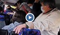 В пика на пандемията: Жители на Марково пътуват, натъпкани в бус като "сарделки в бурканче"