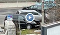 Кола се „качи" по стълби на кръстовище в София