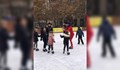 Русенци обуха кънките и се пуснаха на ледената пързалка
