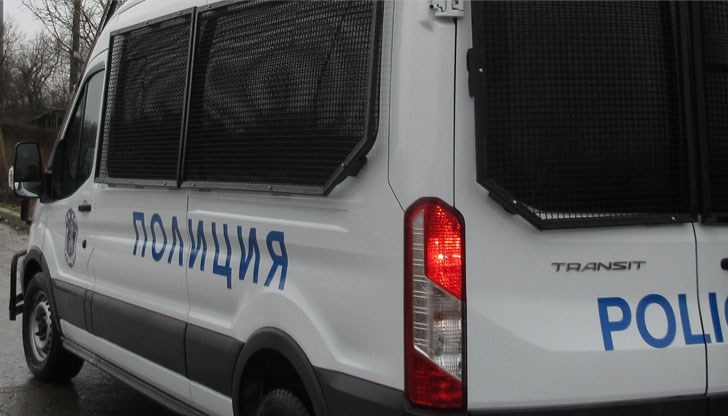 Иззети са списъци с имена и адреси, крупни суми пари в различна валута, мобилни устройства