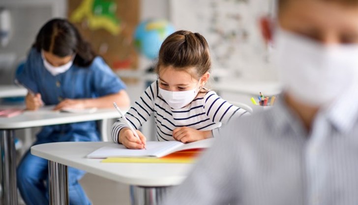 Здравните власти допускат промяна в правилата за тестване още в сряда