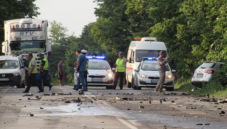 Редно е да се замислим преди да настъпим педала на газта или да предприемем рискова маневра. Животът трябва да бъде водеща ценност Редно е да се замислим преди да настъпим педала на газта или да предприемем рискова маневра. Животът трябва да бъде водеща ценност